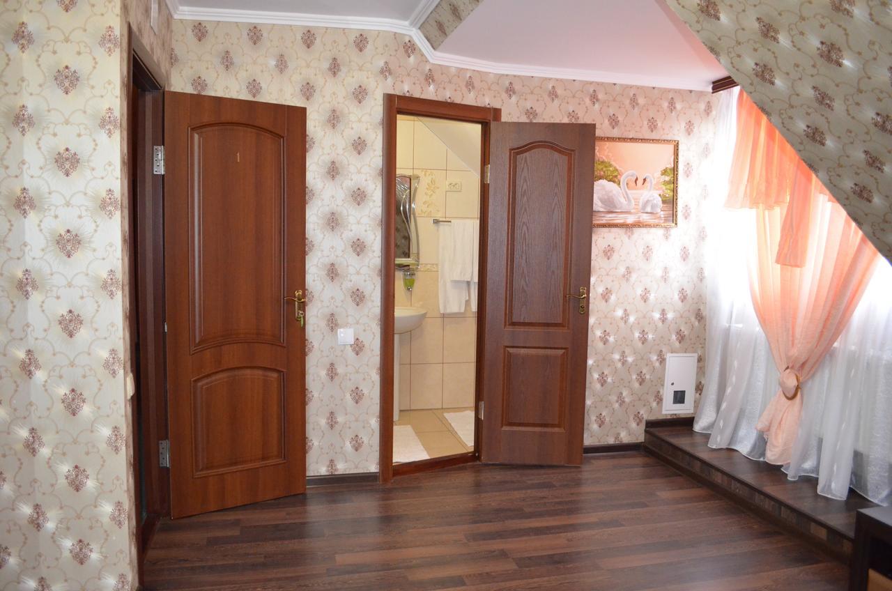 Hotel Fiyesta Starokostyantyniv Εξωτερικό φωτογραφία