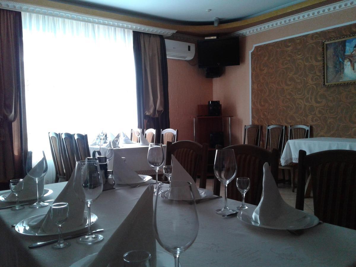 Hotel Fiyesta Starokostyantyniv Εξωτερικό φωτογραφία